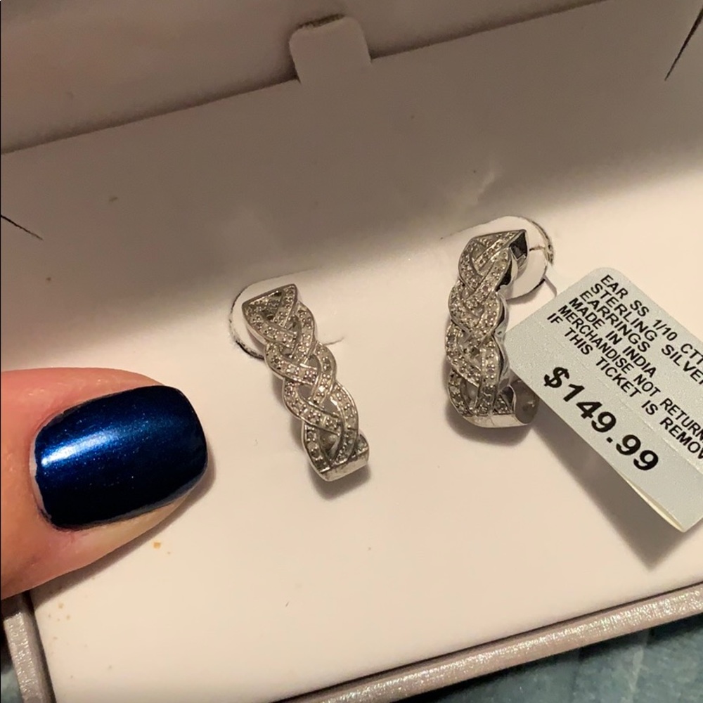 🎉1/10 CTTW White Diamond Sterl Silver Earrings🎉
